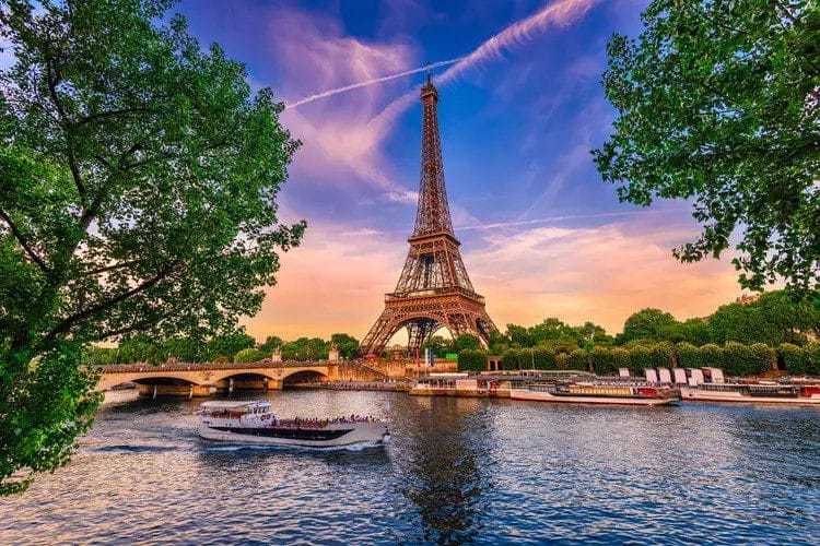 paris-terbaik Paris Dinobatkan sebagai Kota Tujuan Wisata Terbaik 2025